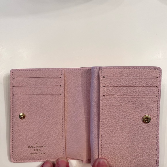 Louis Vuitton Clea Wallet - Picture 3 of 6